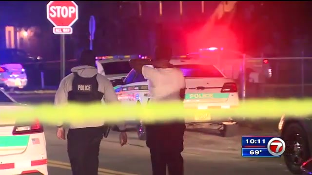 Teenage girl, 3 other people were admitted to hospital after shooting outside Brownsville flats – WSVN 7News |  Miami News, Weather, Sports