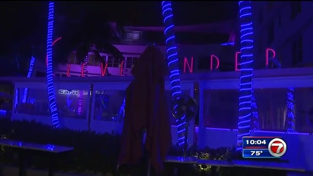 Thousands flock to Ocean Drive after Clevelander temporarily closed the dining area due to safety concerns – WSVN 7News |  Miami News, Weather, Sports