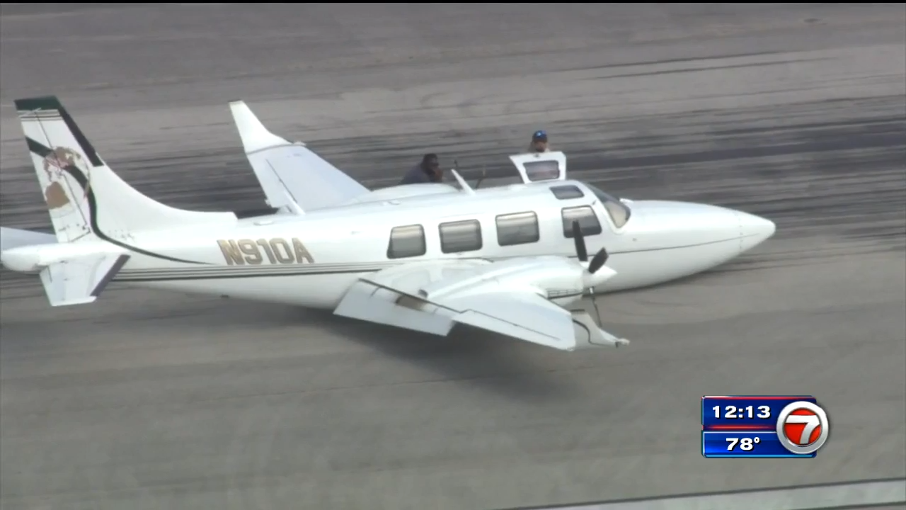 Small plane makes rough landing at Fort Lauderdale Executive Airport ...