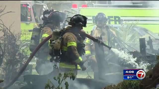 Body found after mobile home catches fire in NW Miami-Dade - WSVN 7News ...