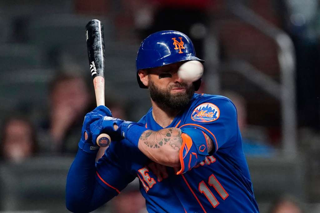 New York Mets player suffers nasal fractures after getting hit in the