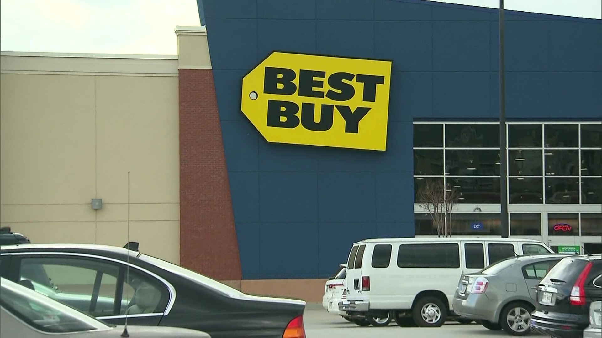 Best Buy to close stores on Thanksgiving for second year in a row