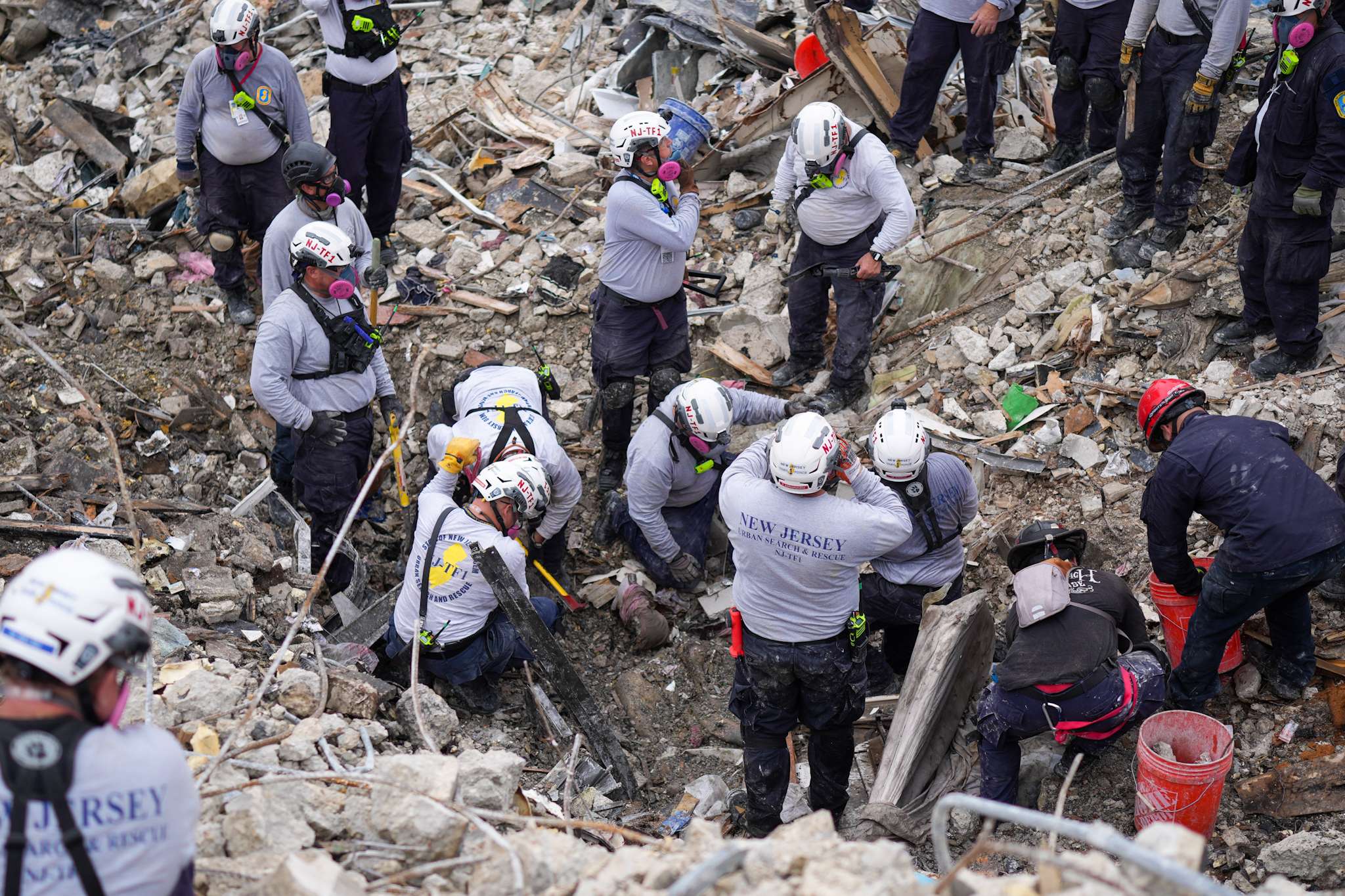Search of collapsed condo to shift from rescue effort to recovery ...