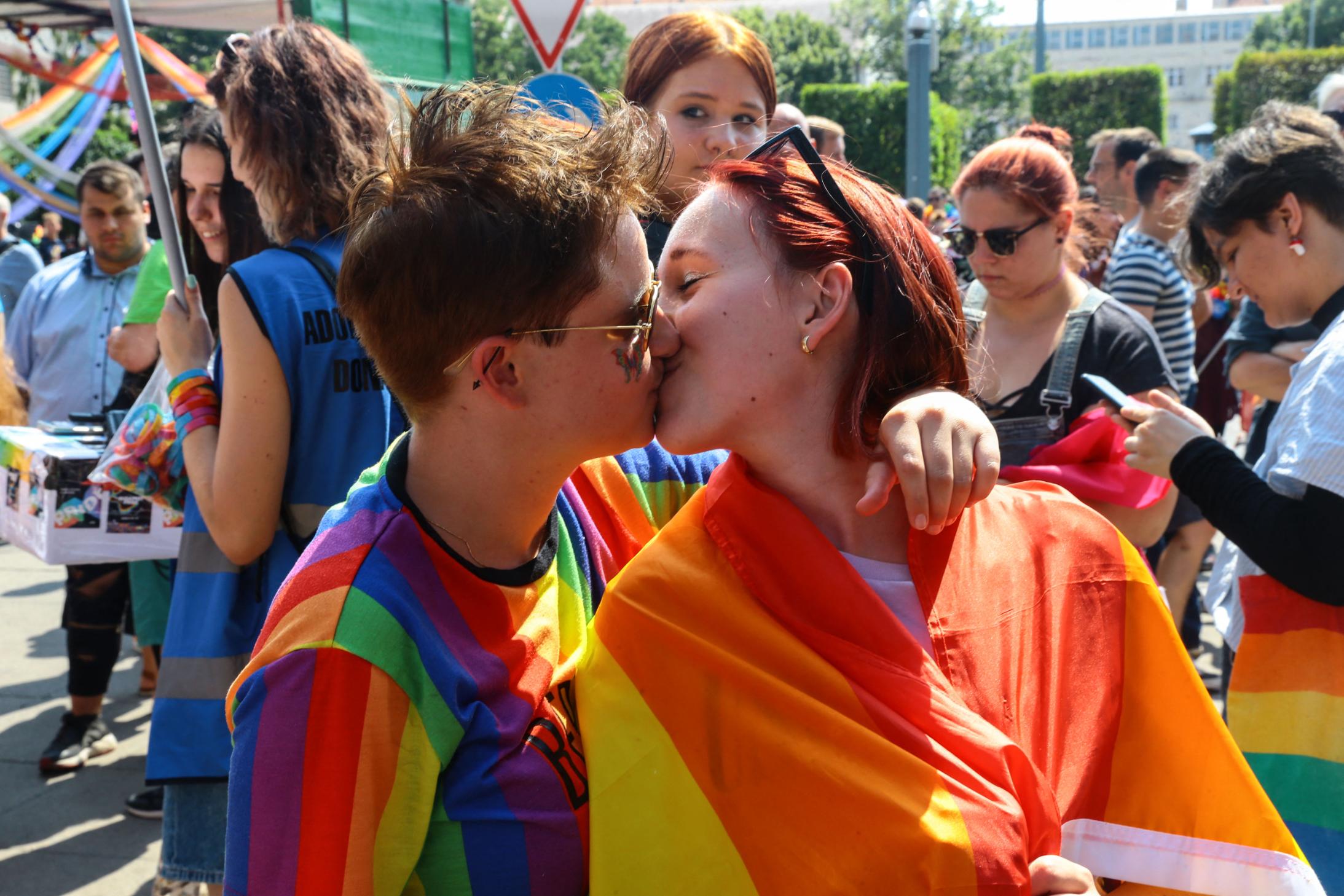Thousands Join Pride Event In Hungary As Lgbtq People Face Growing Hostility Wsvn 7news