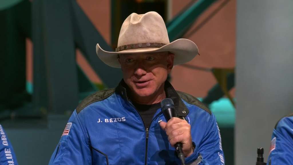 Bezos's comments on workers after spaceflight draws rebuke – WSVN 7News