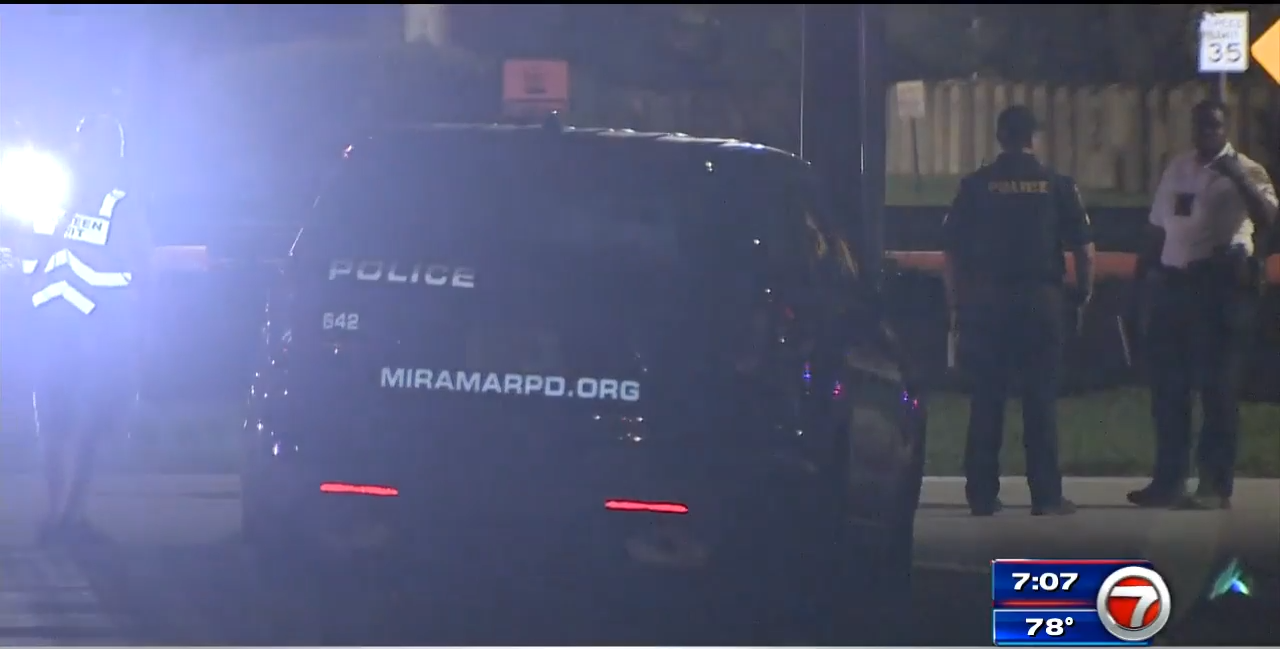 Driver dies after car crashes in Miramar canal - WSVN 7News | Miami ...