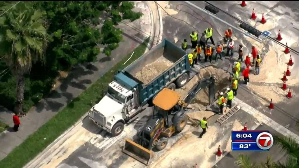 Crews working to repair water main break in SW Miami-Dade – WSVN 7News ...