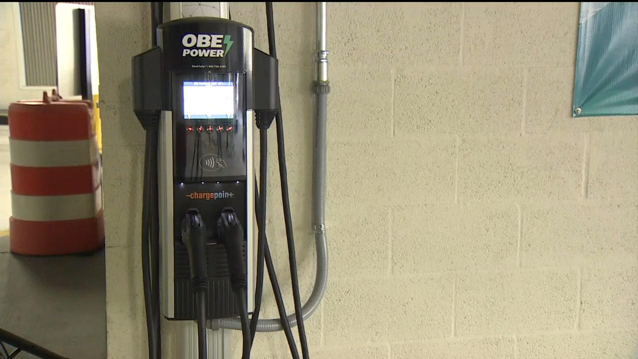 MiamiDade unveils public electric car charging program WSVN 7News Miami News, Weather