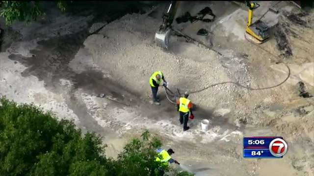 Crews work to repair water main break in Miami - WSVN 7News | Miami ...