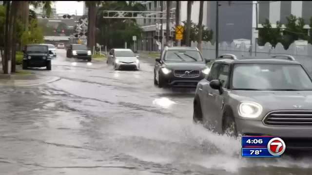 Heavy rains lead to flooded intersections, stalled vehicles in parts of ...
