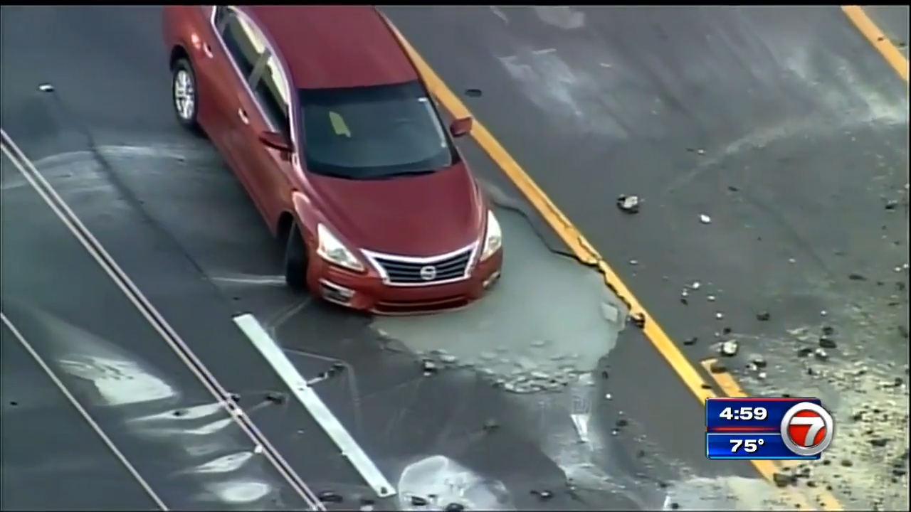 Water main break causes sinkhole in Pompano Beach - WSVN 7News | Miami ...