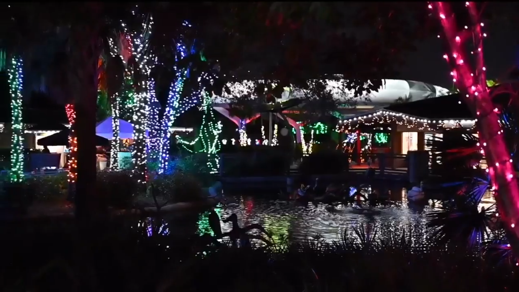 Zoo Miami brings holiday spirit to new light — with Zoo Lights Miami