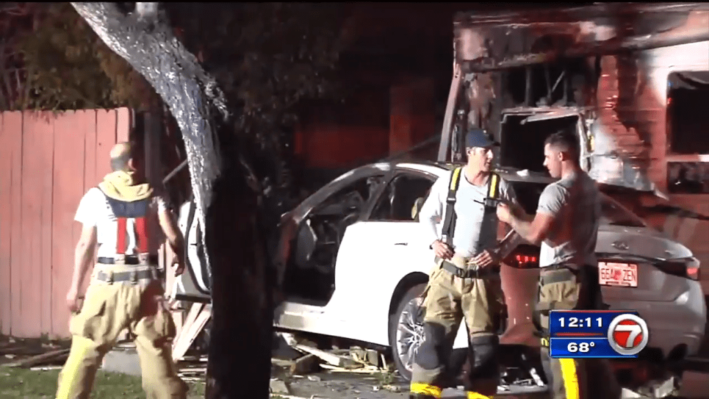 Car catches fire after slamming into mobile home in SW MiamiDade