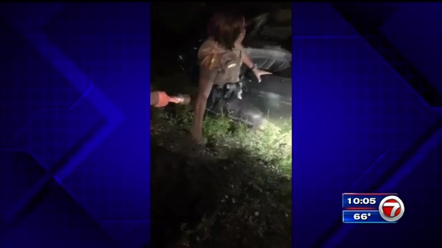 1st responders, good Samaritans rescue 5 from overturned car in SW Miami-Dade canal – WSVN 7News | Miami News, Weather, Sports