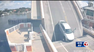 shows drawbridge near West Palm Beach opening while car was on edge - WSVN 7News | Miami News, Weather, Sports | Fort Lauderdale