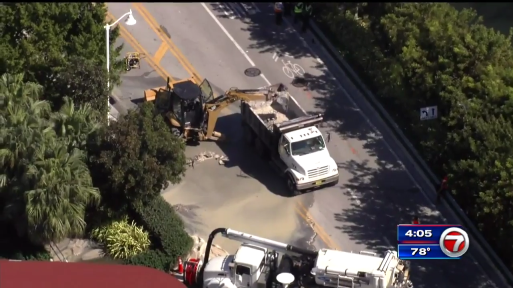 - Floridas News Broken sewer main causes road closure in Miami Beach – WSVN 7News | Miami News, Weather, Sports