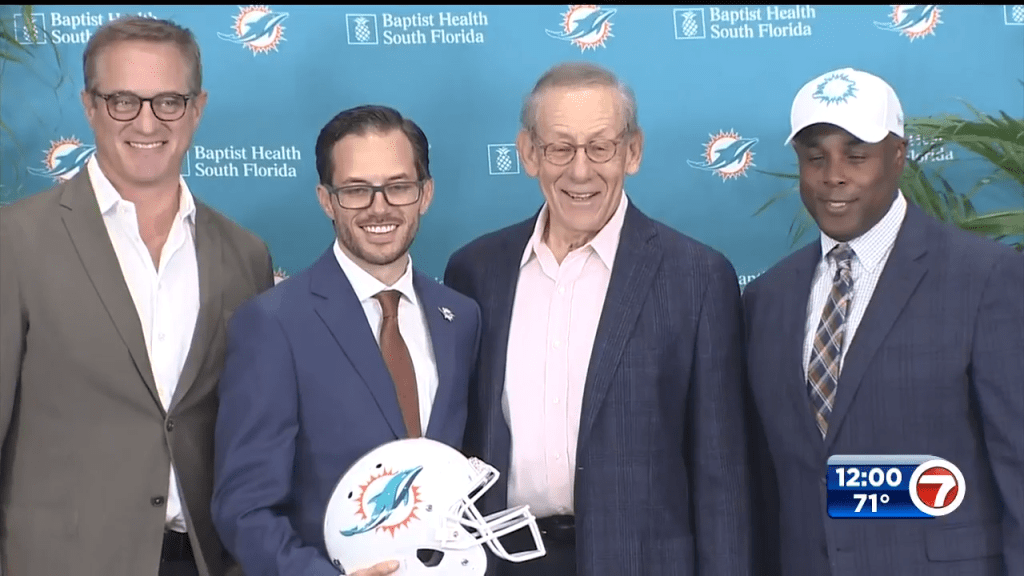 Mike McDaniel makes debut as Miami Dolphins head coach – WSVN 7News | Miami  News, Weather, Sports | Fort Lauderdale
