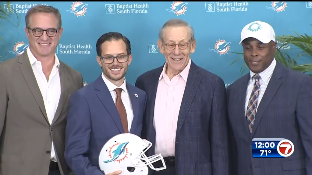 Mike McDaniel makes debut as Miami Dolphins head coach