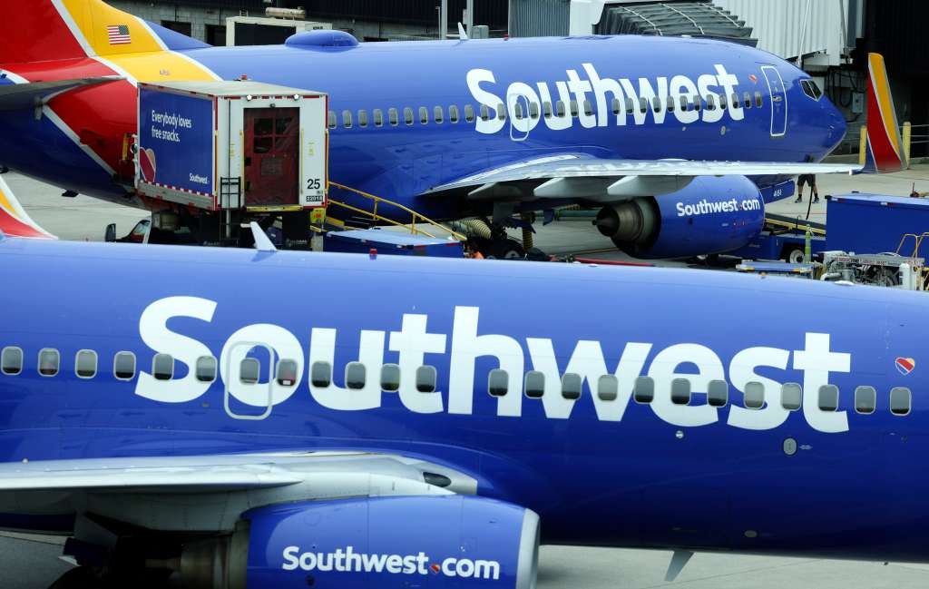 Southwest Airlines bringing back alcohol on planes WSVN 7News Miami