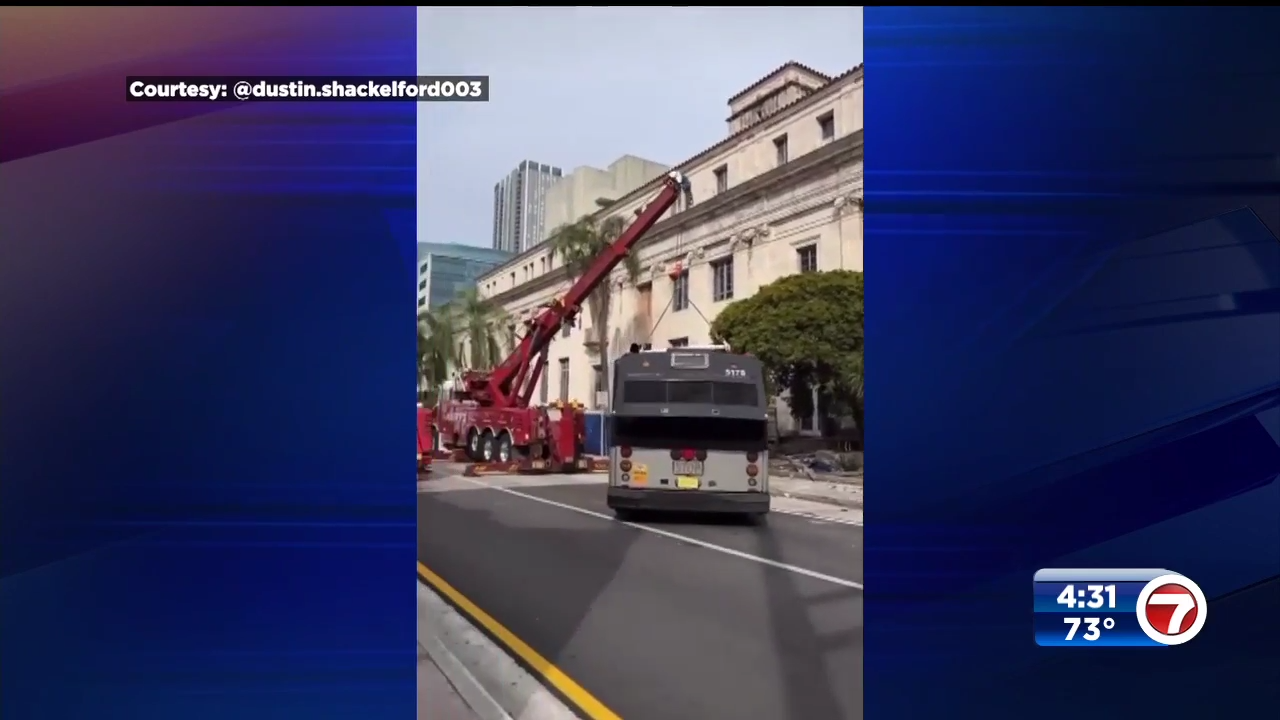 Miami bus nearly slams into courthouse - WSVN 7News | Miami News ...