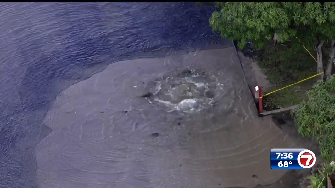 Crews cap ruptured water main in Pompano Beach - WSVN 7News | Miami ...