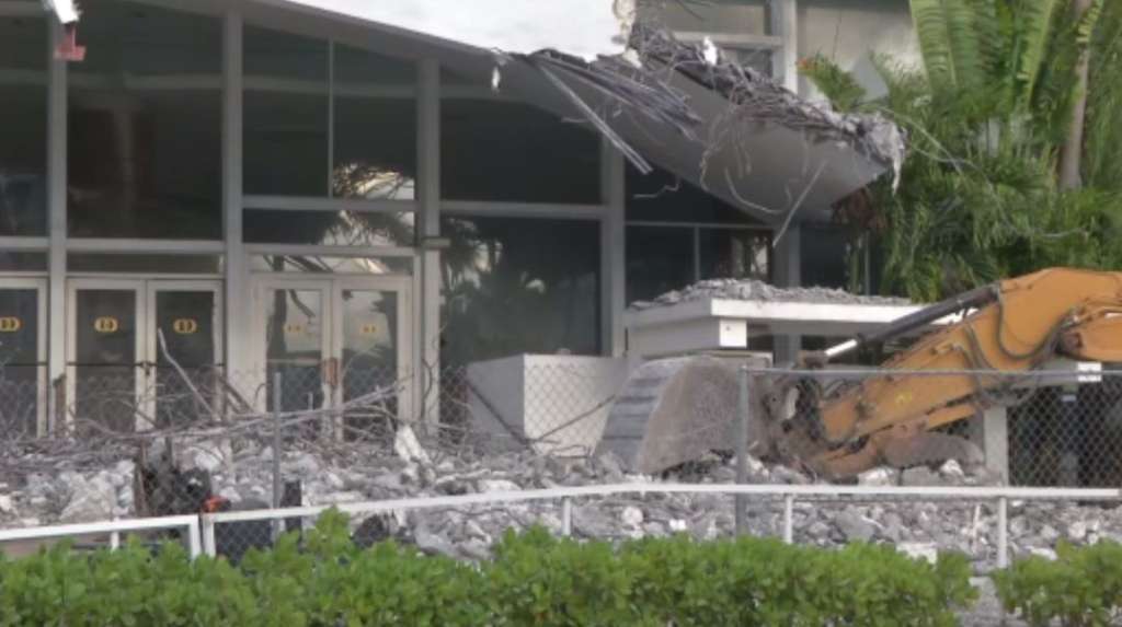 Crews begin taking down iconic Deauville Beach Resort – WSVN 7News ...