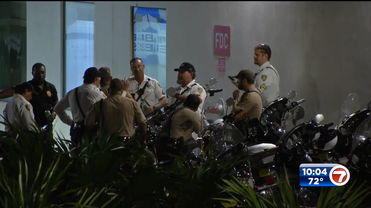 Officer injured while driving golf cart in Miami Beach - WSVN 7News ...