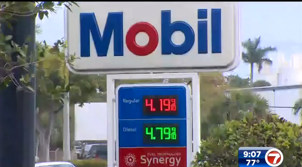 As war in Ukraine intensifies, US gasoline hits record 4