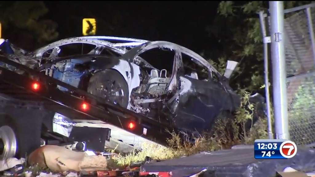 Driver dead after Tesla catches fire in Miami Gardens – WSVN 7News