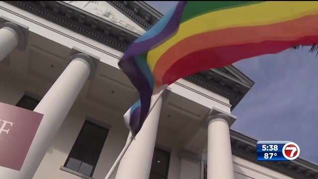 Judge blocks most of an Iowa law banning some school library books and discussion of LGBTQ+ issues - WSVN 7News | Miami News, Weather, Sports - Vimarsana News