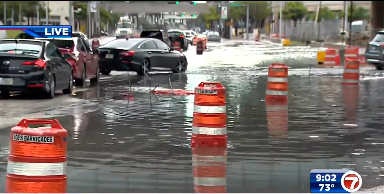 Flooding on Biscayne Boulevard in downtown Miami causes traffic delays