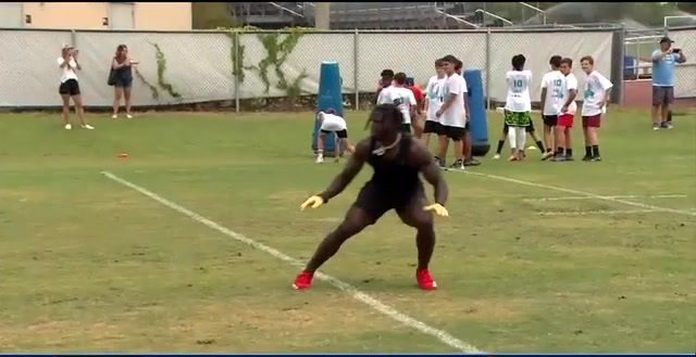 Dolphins WR Tyreek Hill hosts inaugural football camp at FAU