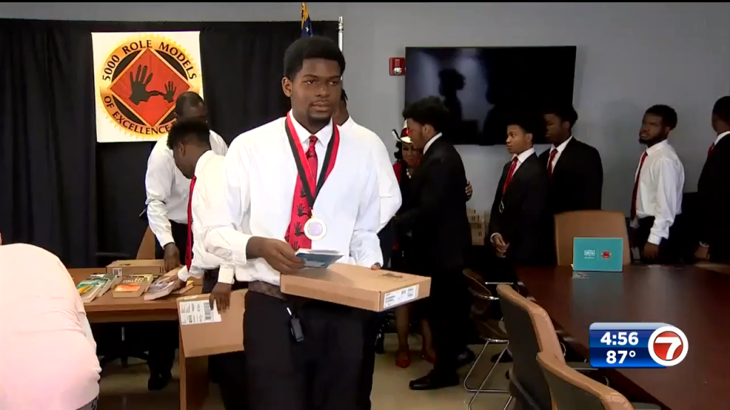 Miami Dolphins team up with 5000 Role Models of Excellence Project to donate laptops to students