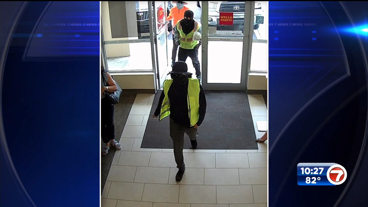3 dressed like construction workers rob Wells Fargo bank in Hialeah ...