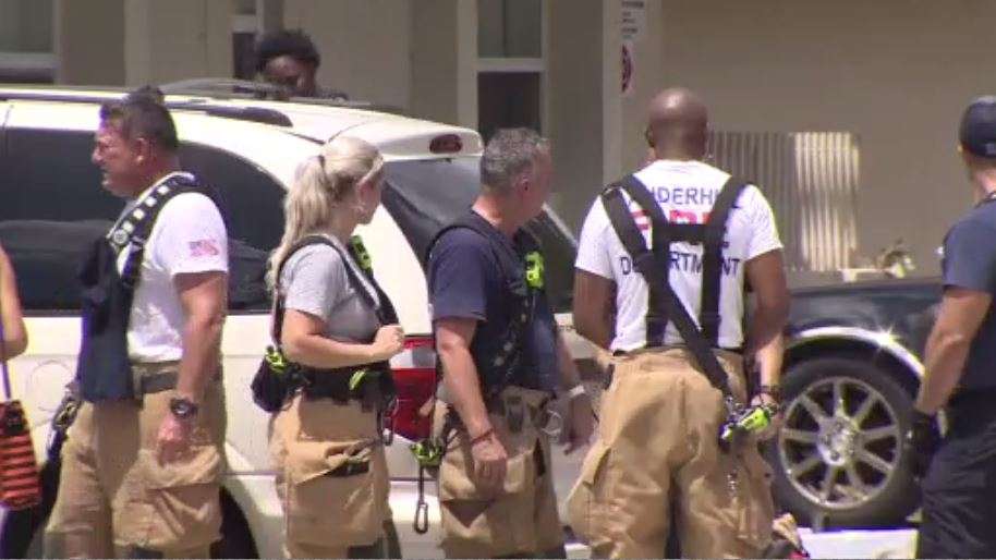 2 displaced after home catches fire in Lauderhill - WSVN 7News | Miami ...