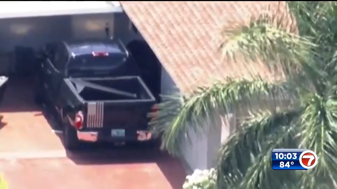 Armed man suspected in domestic dispute surrenders after Hialeah Police ...