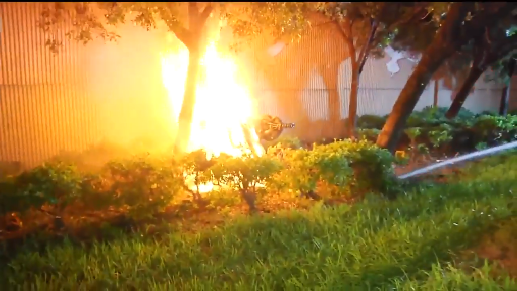 Car engulfed in flames on NB I-95 in NW Miami-Dade; 1 hospitalized – WSVN 7News | Miami News, Weather, Sports