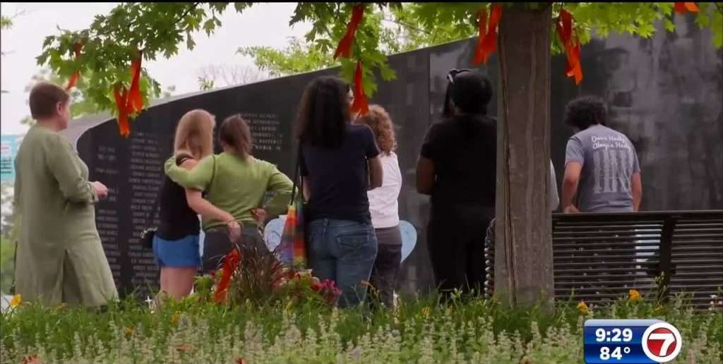 Services planned for 3 Highland Park parade shooting victims WSVN