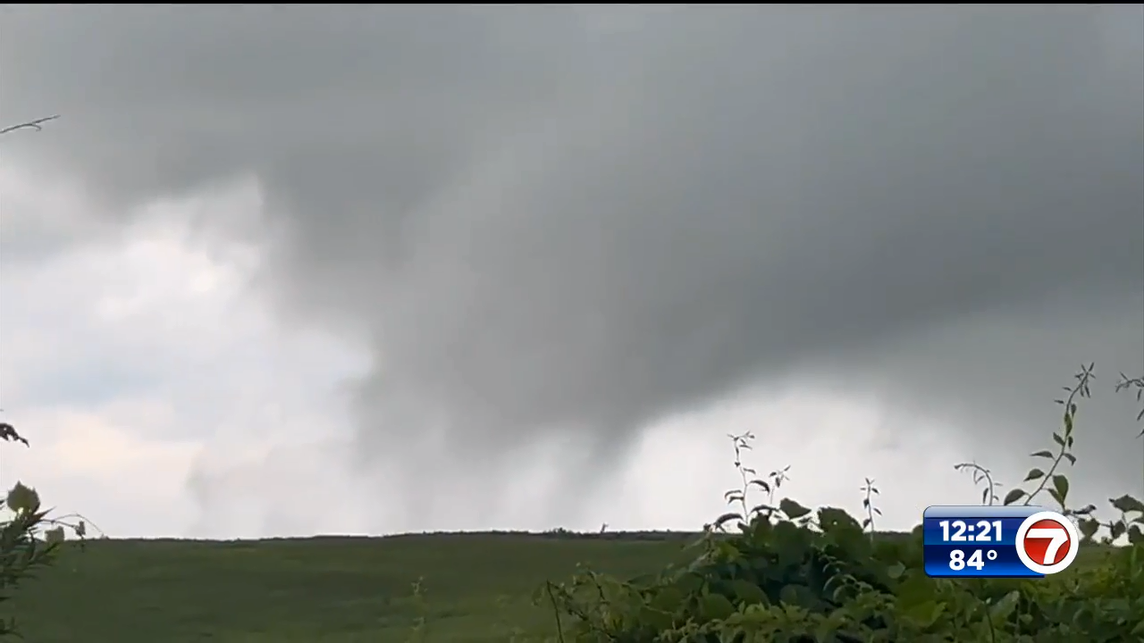 Storms across Maryland, South Dakota leave communities without power