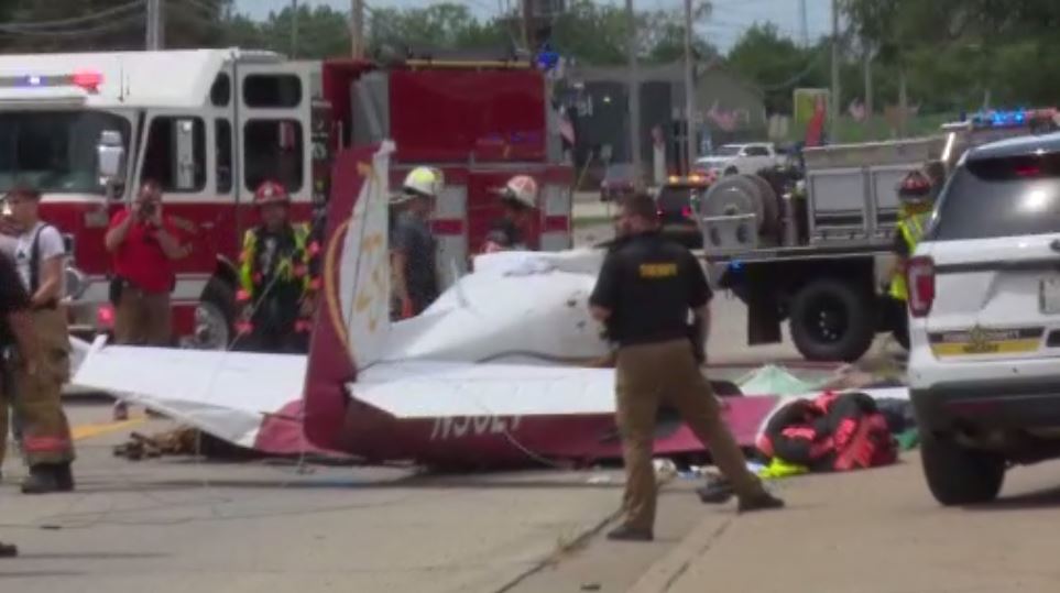 2 killed when small plane crashes on roadway in Illinois WSVN 7News