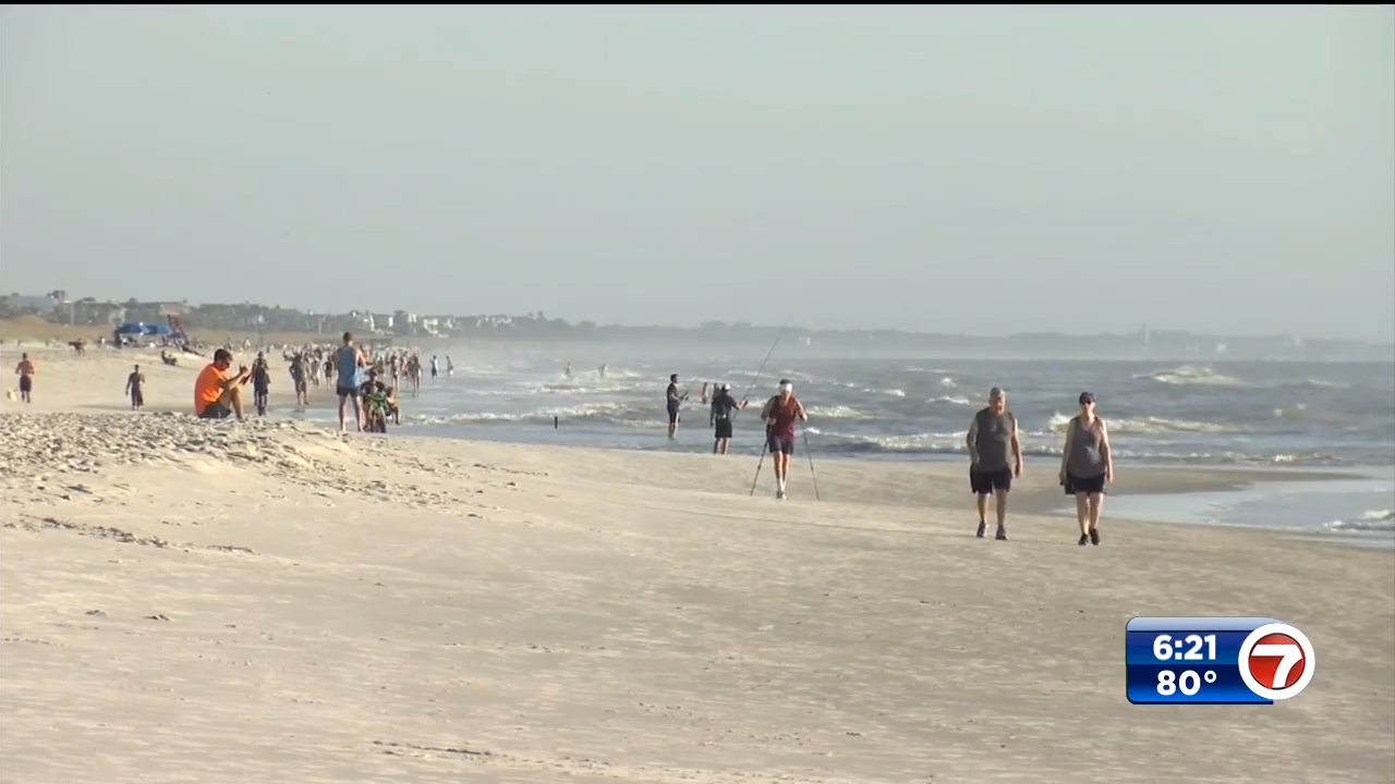 Good Samaritan recalls helping man attacked by sea creature on