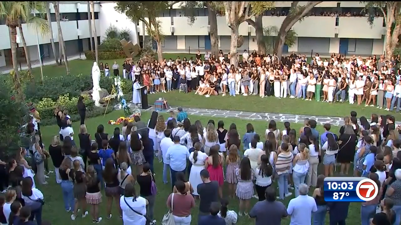 Prayer service, sunset tribute held for teen who died in boating crash