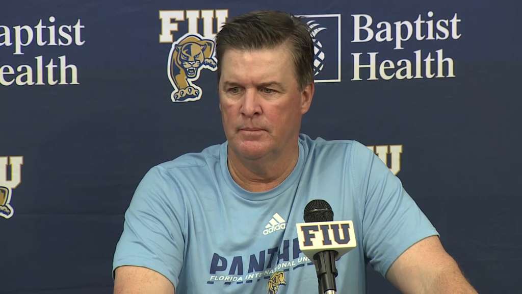 FIU extends coach Mike MacIntyre as a result of 2027 period