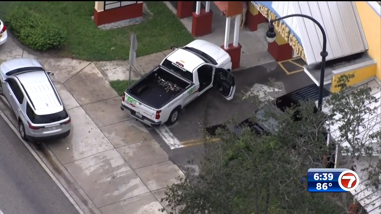 Police chase UHaul truck involved in grand theft at Target store in