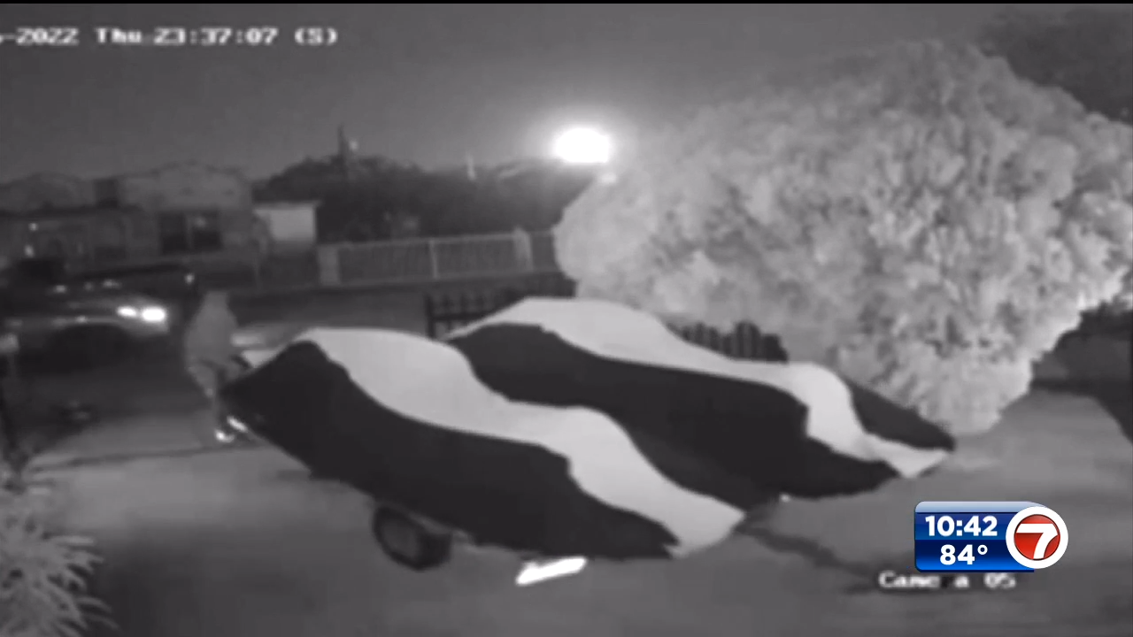Thieves caught on camera stealing 2 Yamaha wave runners in Northwest ...