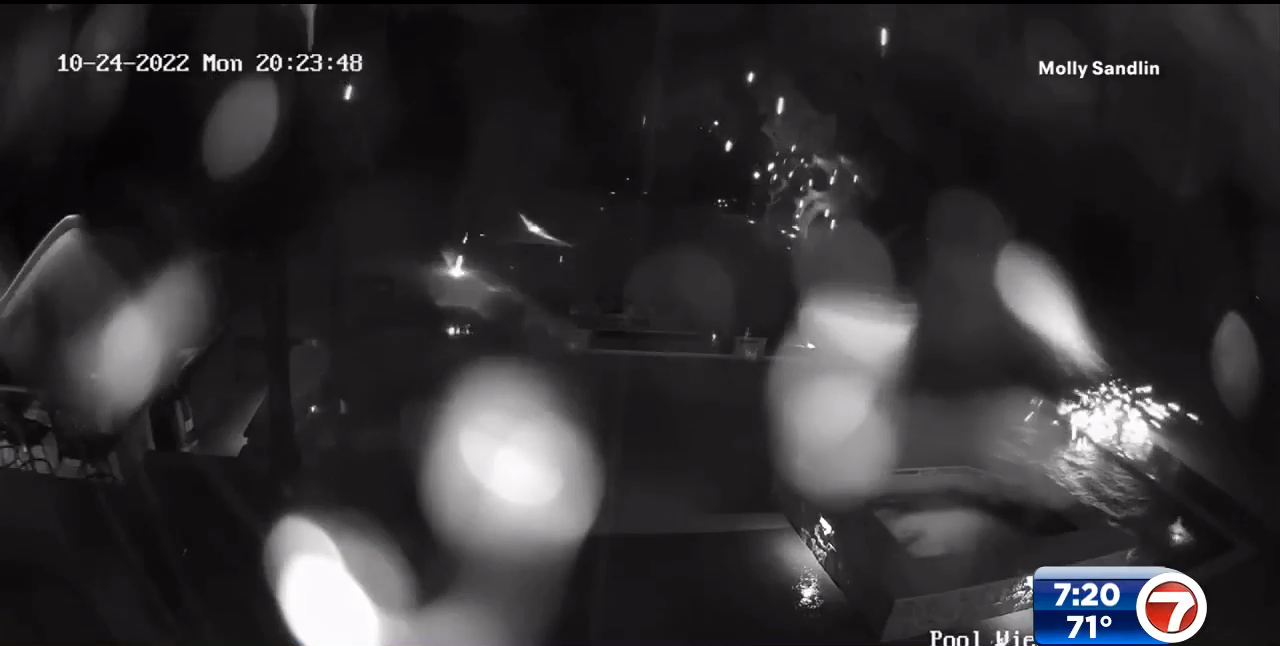 Lightning strike causes 100yearold tree to explode outside Texas home