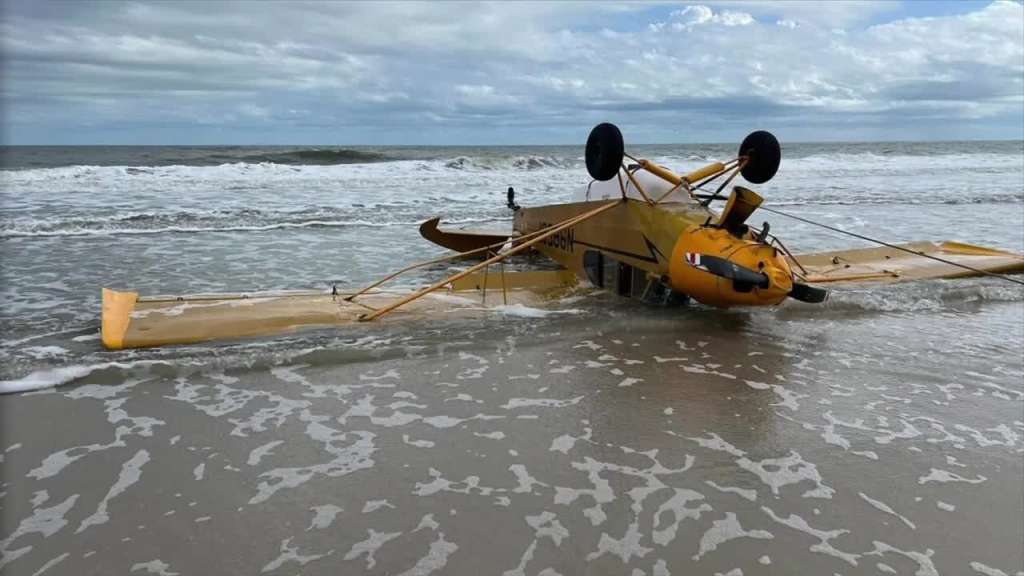 Plane makes crash landing on St. Augustine Beach WSVN 7News Miami News, Weather, Sports
