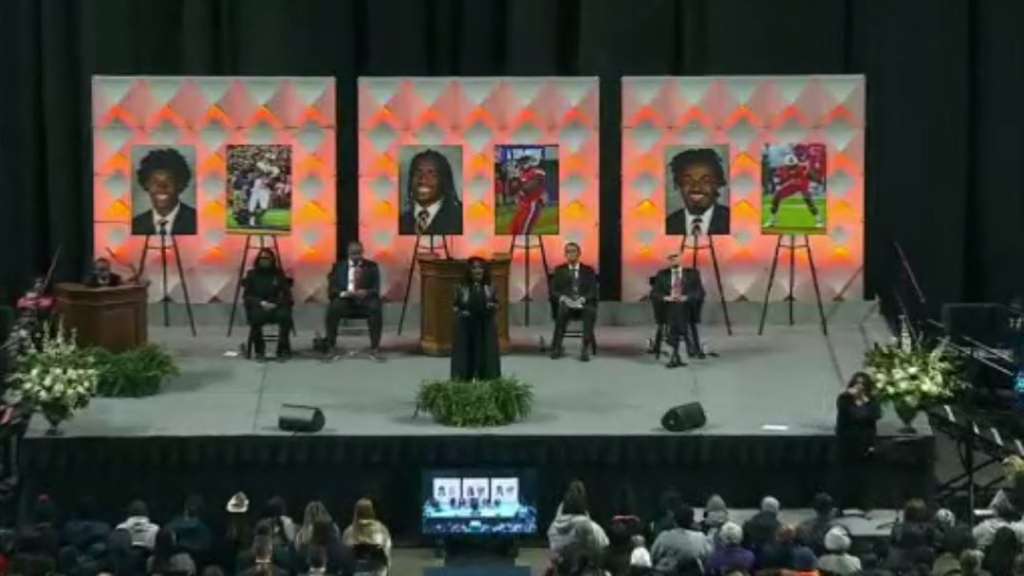 Virginia honors slain players in memorial company on campus