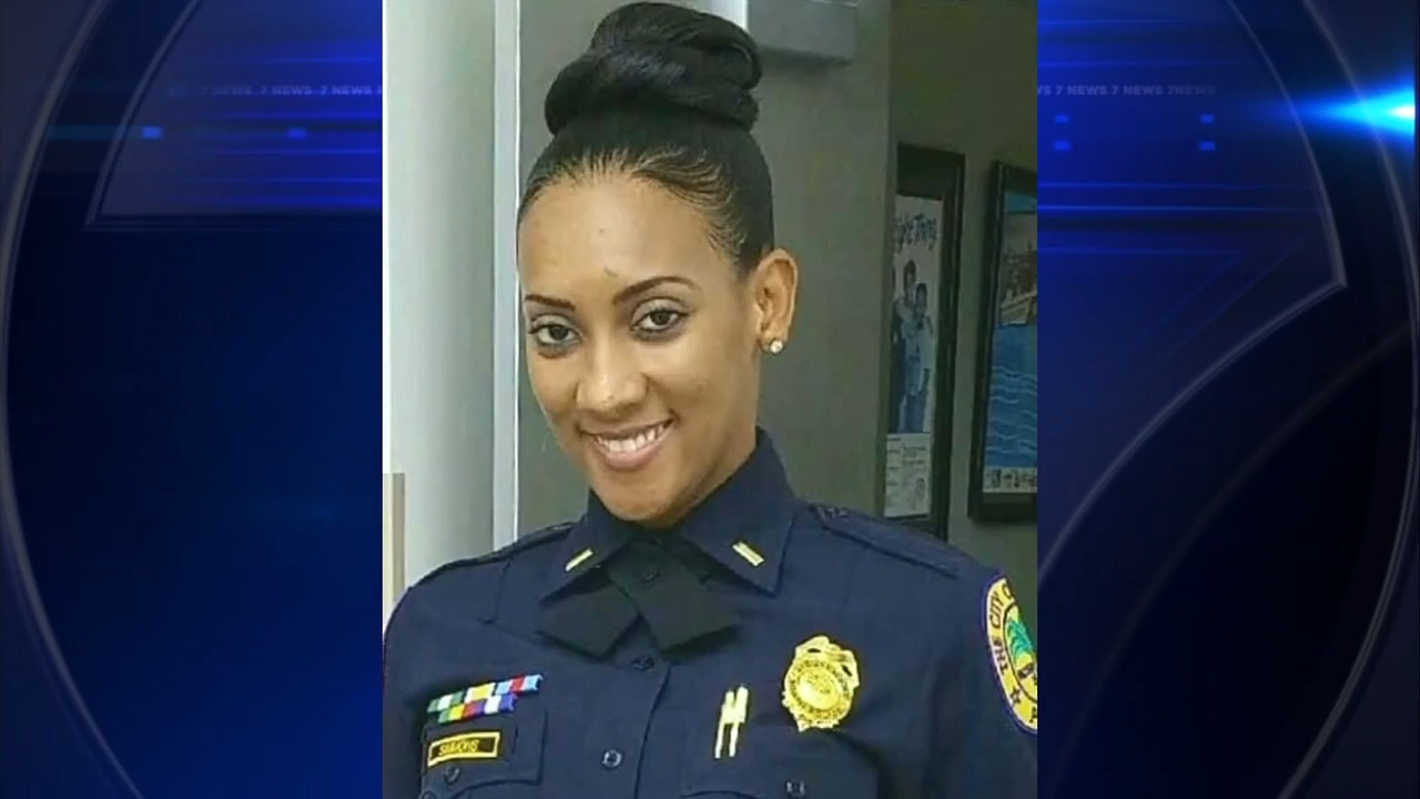 Keandra Simmons, high ranking officer, sues Miami Police claiming