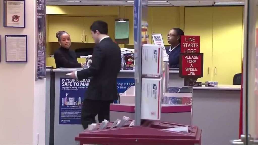 Stores observe holiday hours on Federal Christmas; post office, stock